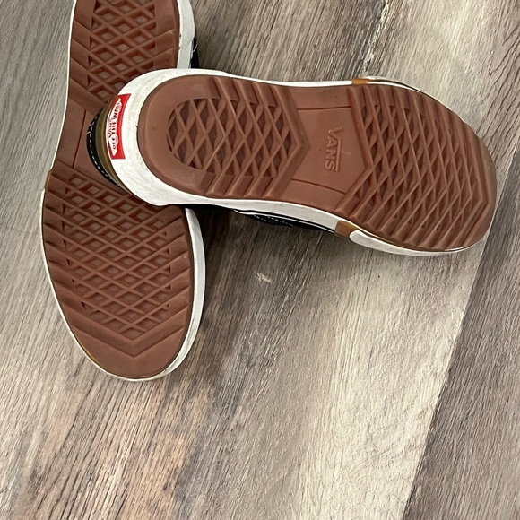 Vans women’s Black Slip-On Shoes - Picture 3 of 3